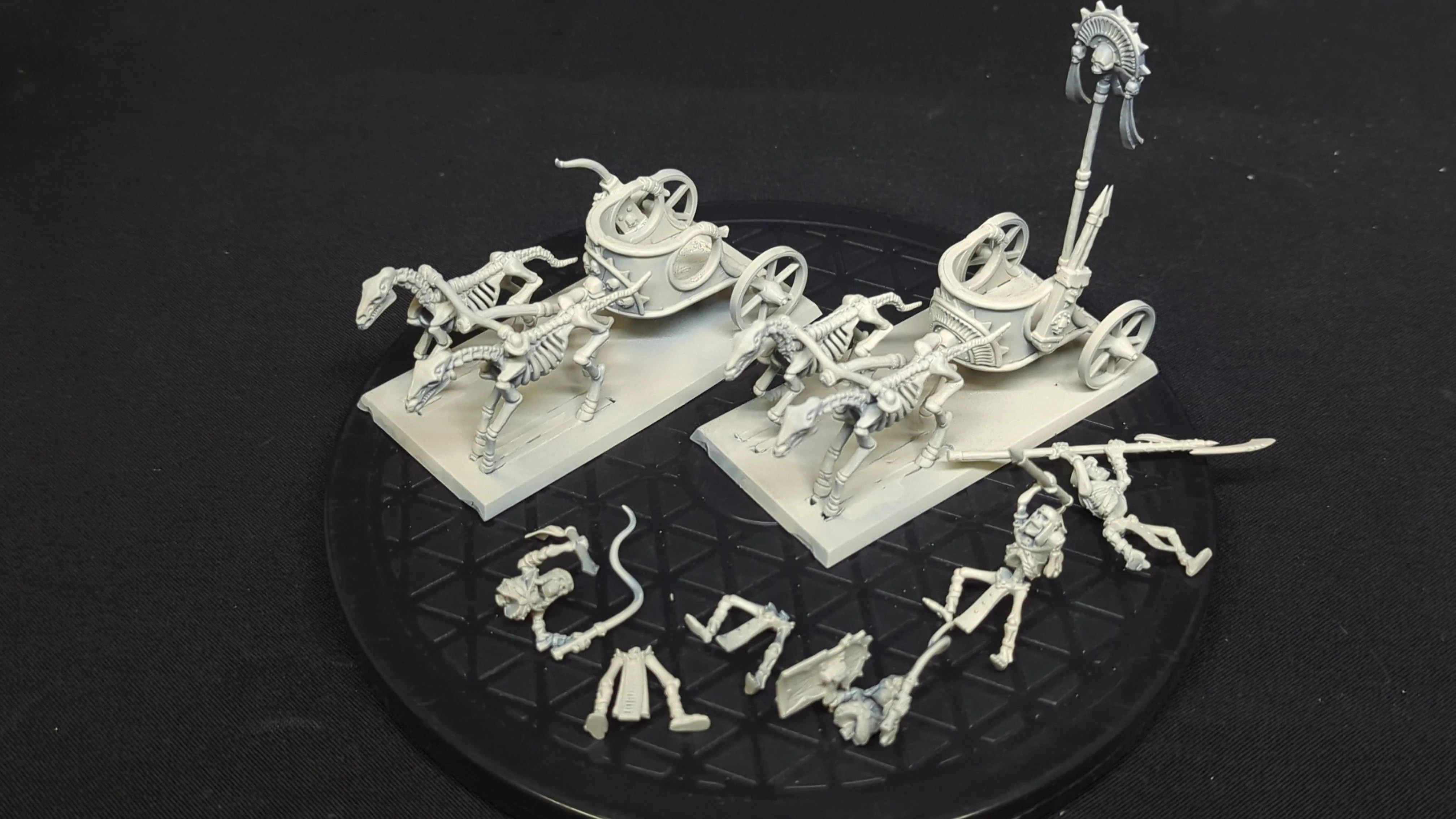 The Old World Tomb Kings of Khemri Skeleton Chariots x2