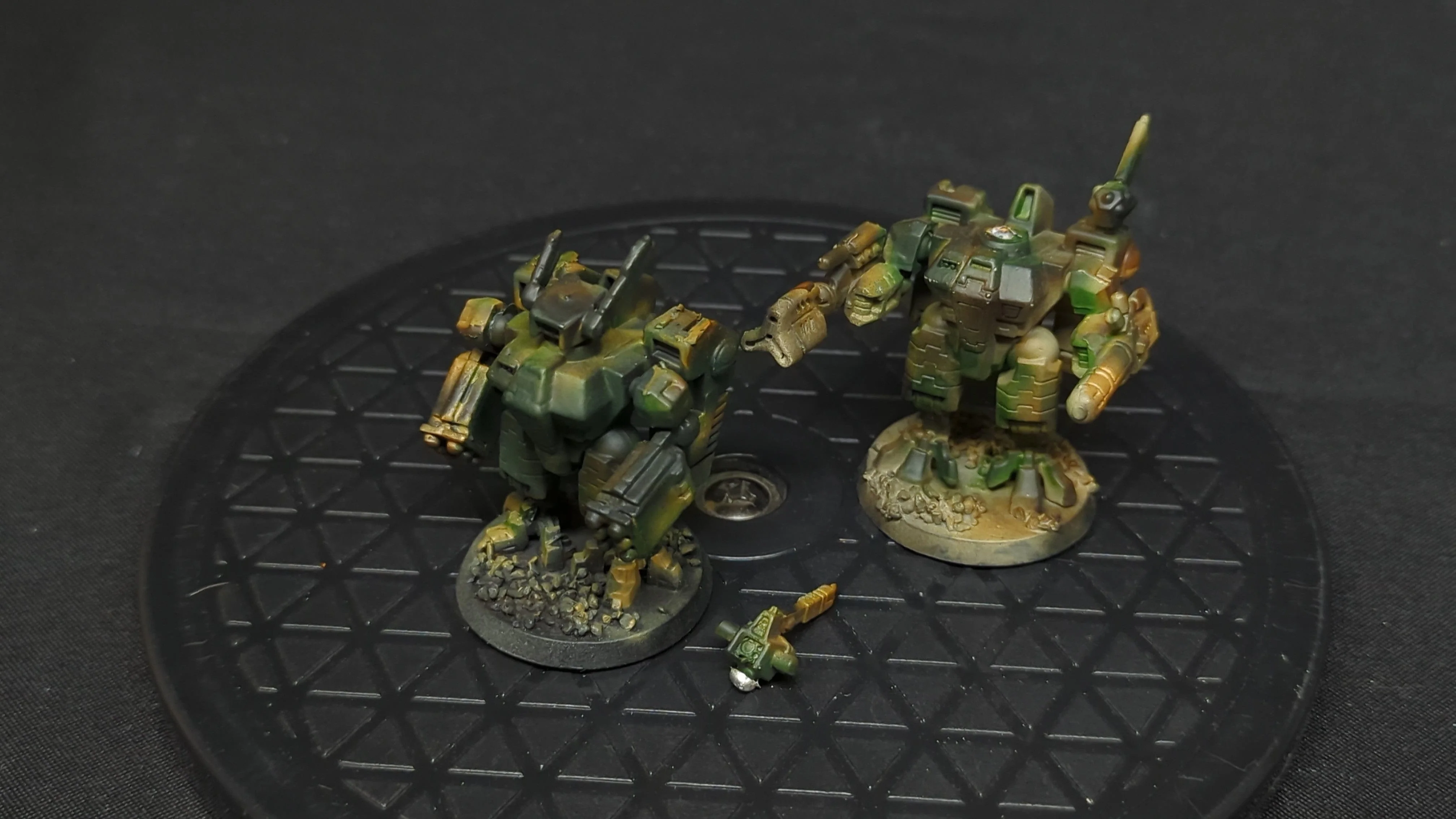 Warhammer 40k T'au Empire XV8 Crisis Battlesuit Team (OOP) x2 OOP Painted