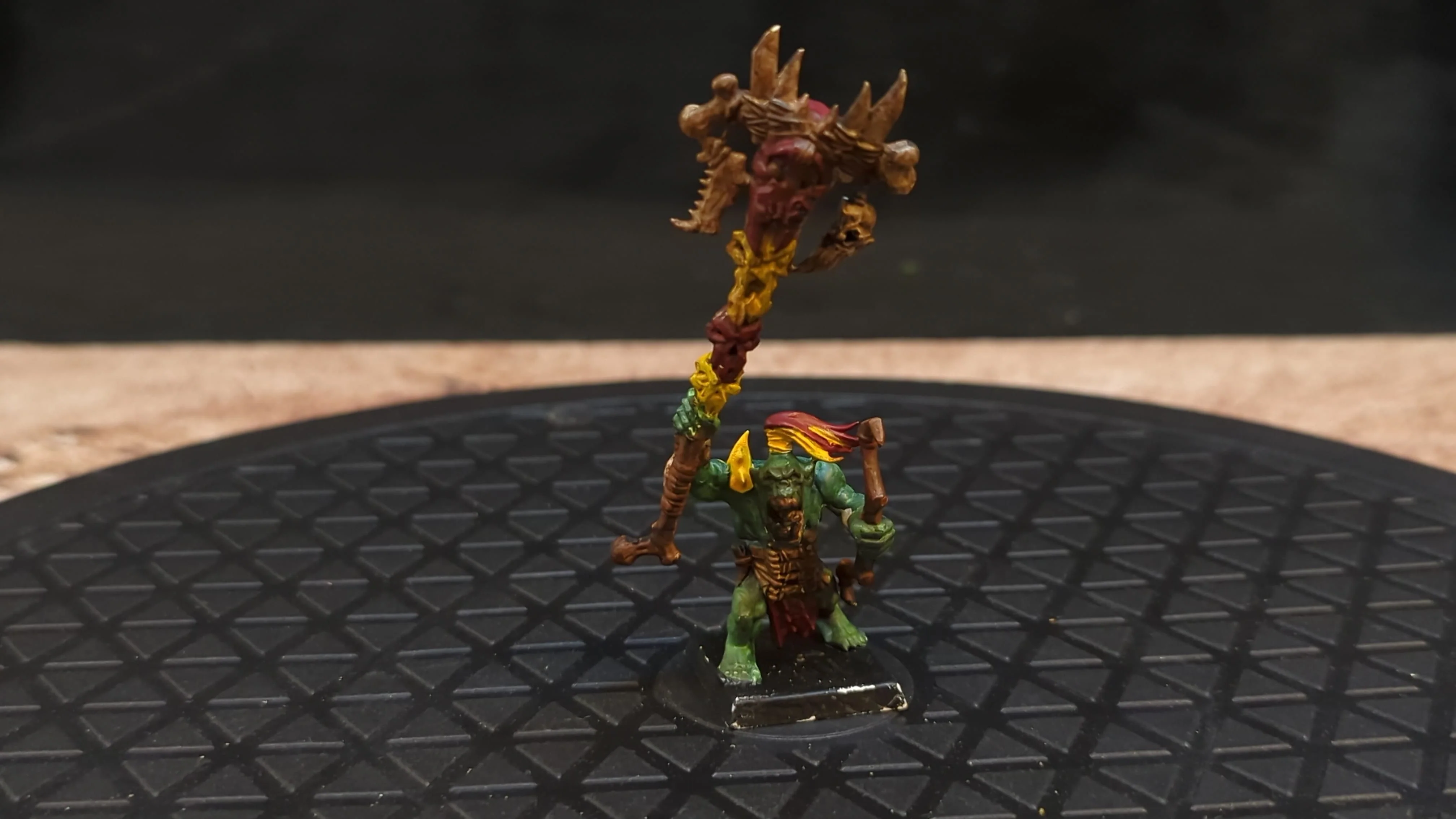 The Old World Orc & Goblin Tribes Savage Orc Standard Bearer (OOP) x1