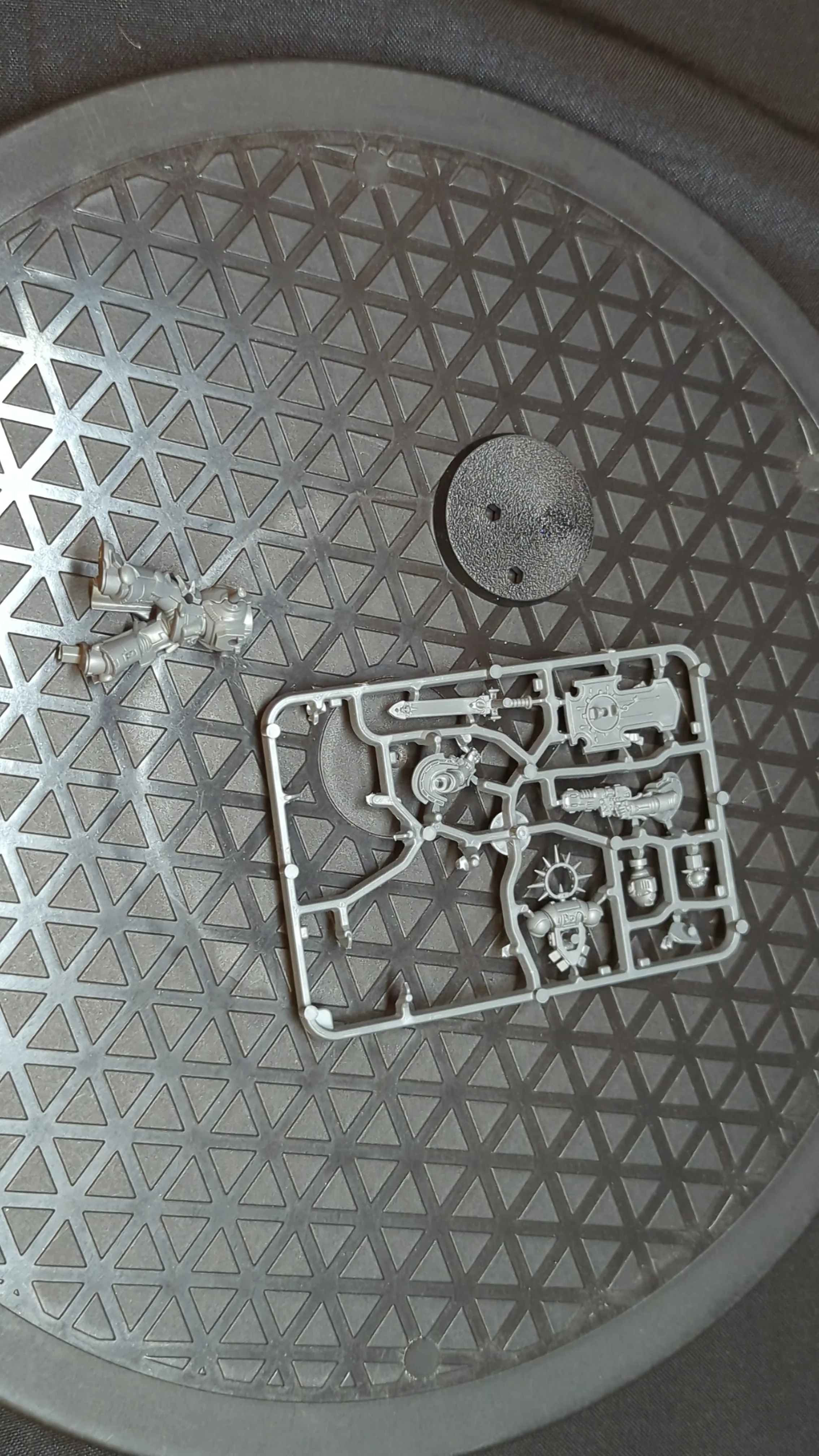 Warhammer 40k Space Marines Primaris Lieutenant with Storm Shield x1 - Image 2