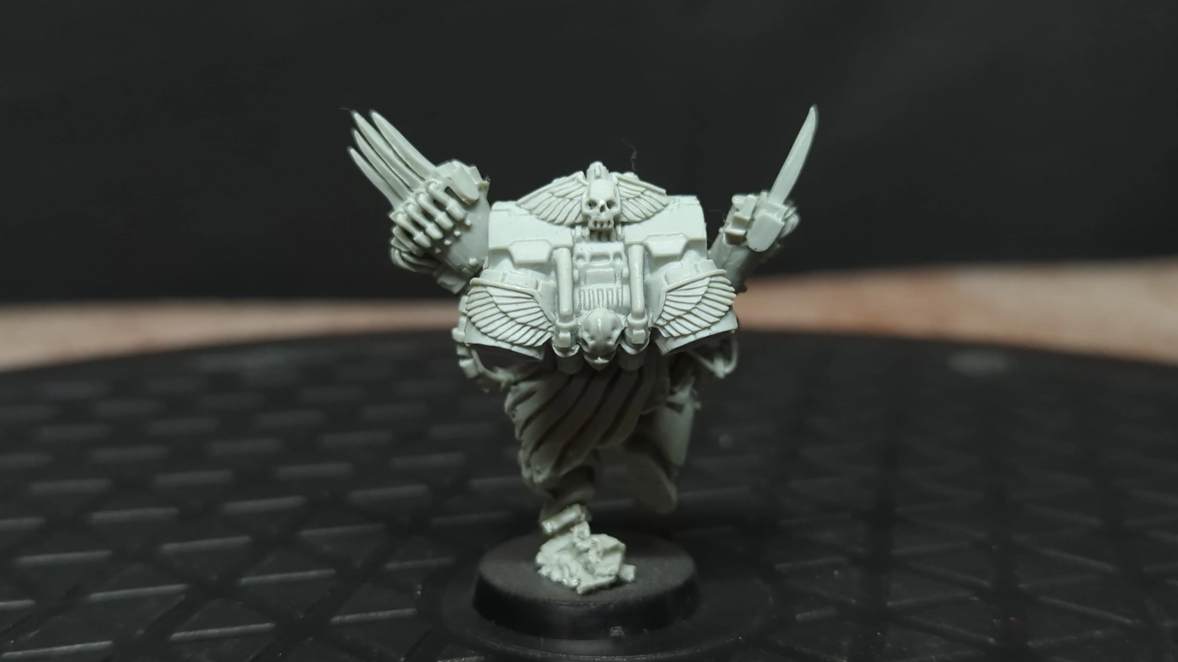 Warhammer 40k Raven Guard Kayvaan Shrike (OOP) x1 - Image 2