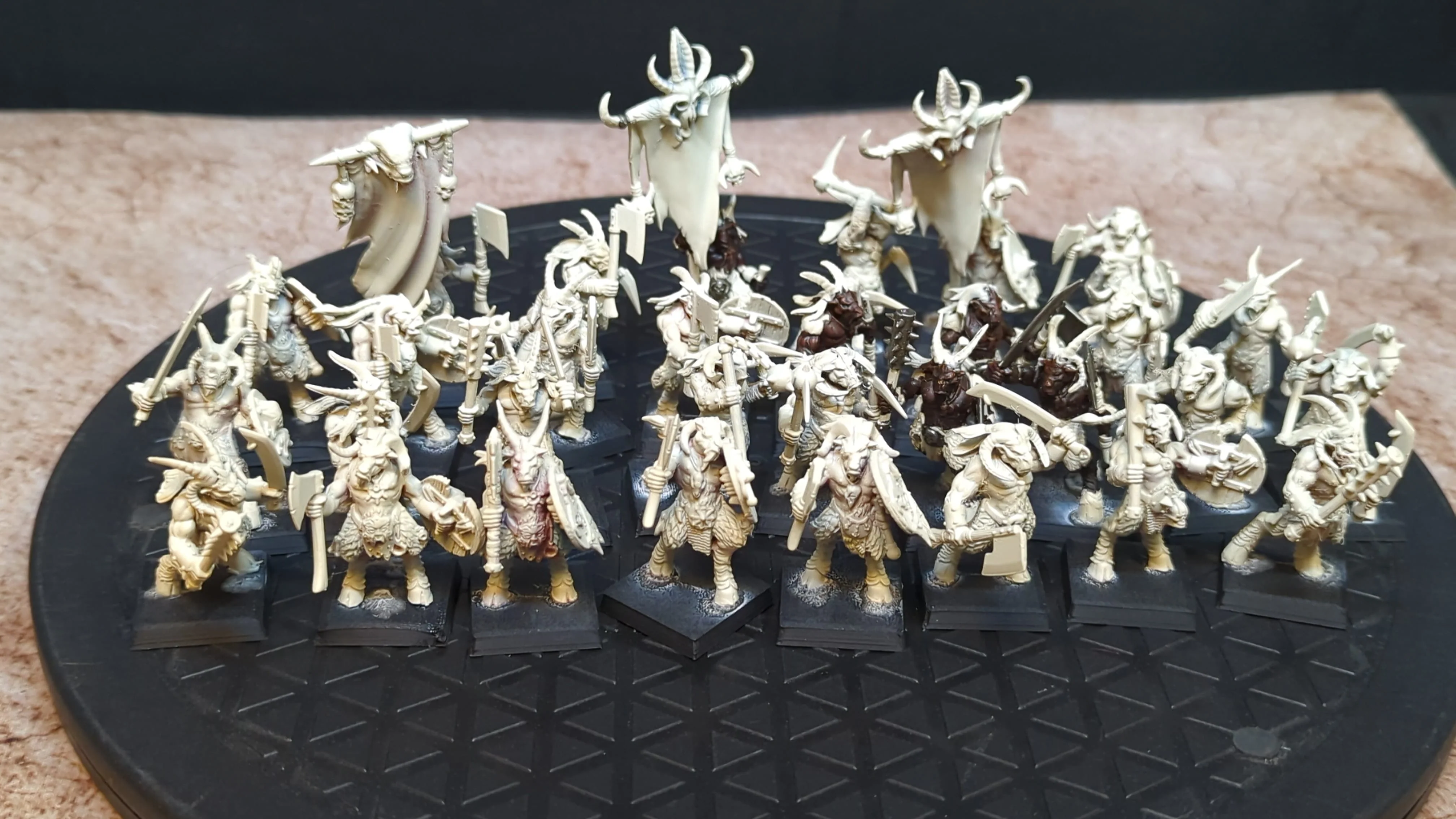 The Old World Beastmen Brayherds Gor Herd x30